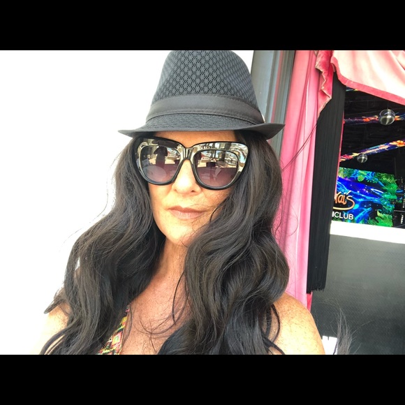 Meet your Posher, Kelly - Picture 3 of 6